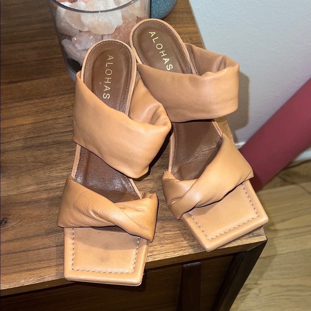 ALOHAS Women's Camel Sandals